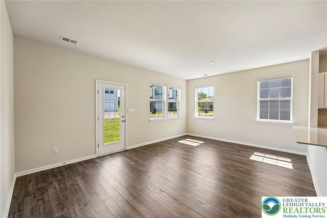 884 Still Waters Lane, Pennsburg Boro, PA 18073