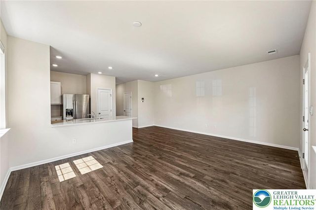 884 Still Waters Lane, Pennsburg Boro, PA 18073
