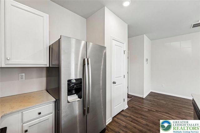 884 Still Waters Lane, Pennsburg Boro, PA 18073