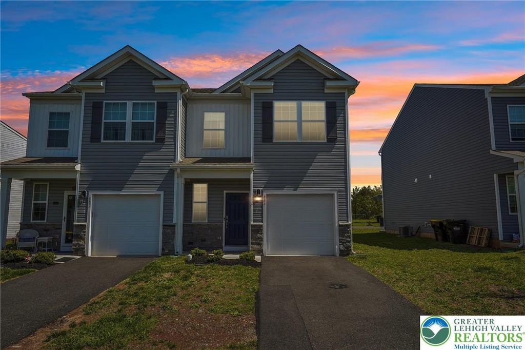 884 Still Waters Lane, Pennsburg Boro, PA 18073