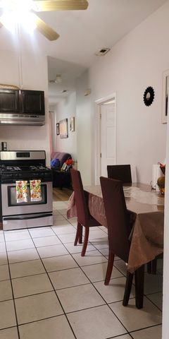 4751 S Hoyne Avenue, Chicago, IL 60609