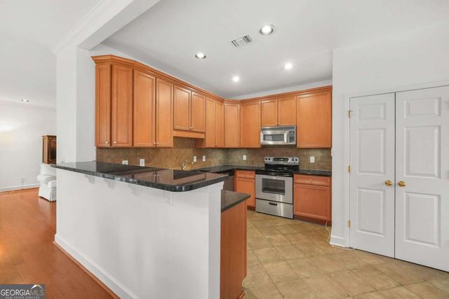 3071 Lenox Road NE 11, Atlanta, GA 30324