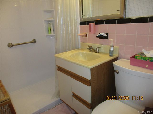 62-37 69TH Place, Middle Village, NY 11379