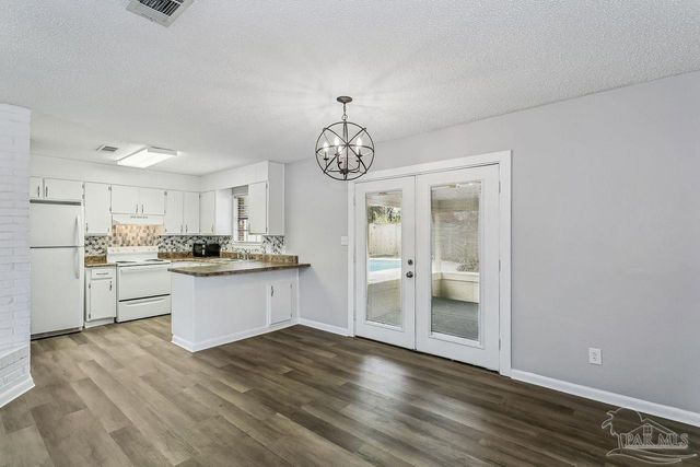 6931 Falcon Dr, Pensacola, FL 32526