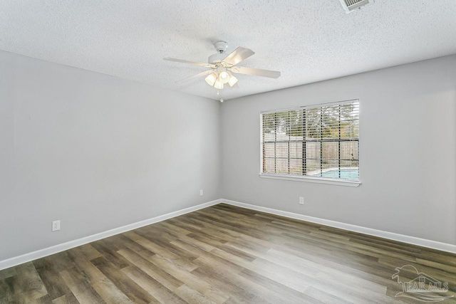 6931 Falcon Dr, Pensacola, FL 32526