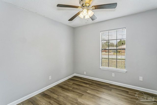 6931 Falcon Dr, Pensacola, FL 32526