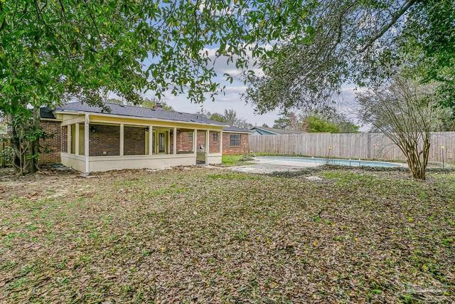 6931 Falcon Dr, Pensacola, FL 32526