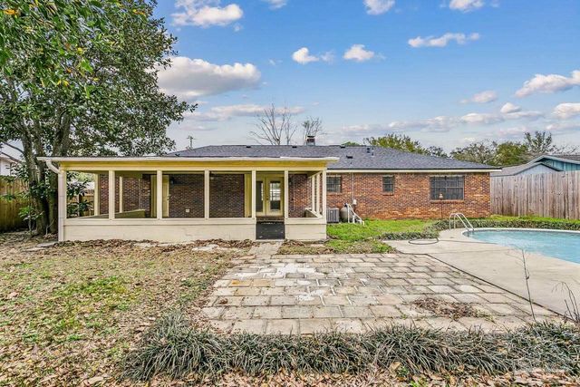 6931 Falcon Dr, Pensacola, FL 32526