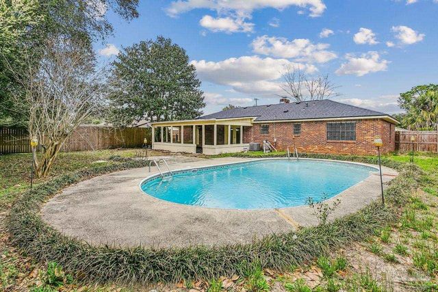 6931 Falcon Dr, Pensacola, FL 32526