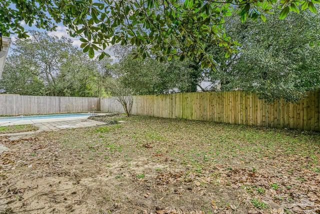 6931 Falcon Dr, Pensacola, FL 32526