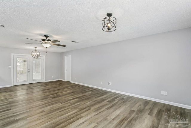 6931 Falcon Dr, Pensacola, FL 32526