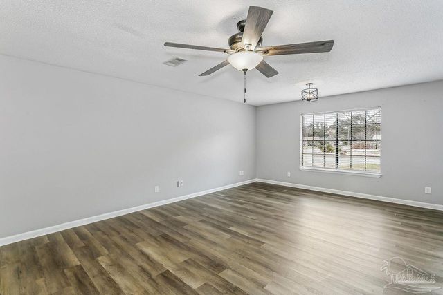 6931 Falcon Dr, Pensacola, FL 32526