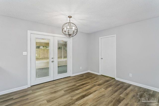 6931 Falcon Dr, Pensacola, FL 32526