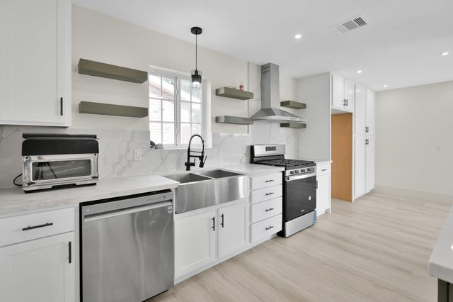 6026 Willowbend, Houston, TX 77096