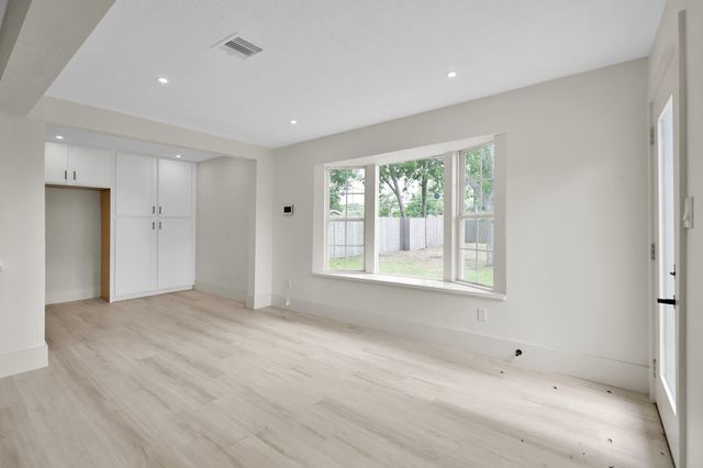 6026 Willowbend, Houston, TX 77096