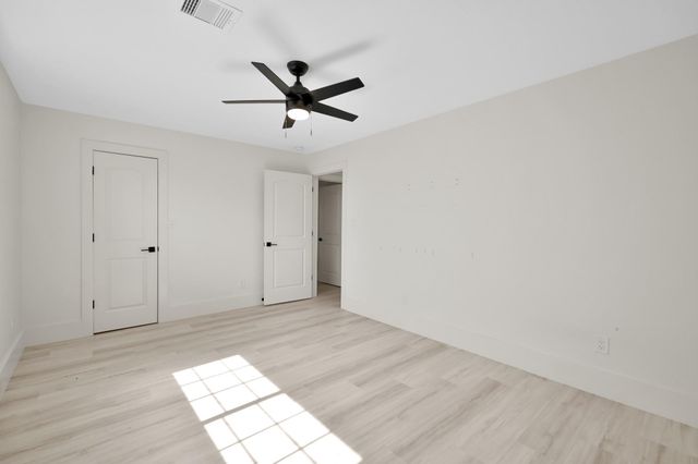 6026 Willowbend, Houston, TX 77096