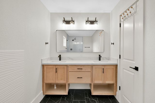 6026 Willowbend, Houston, TX 77096