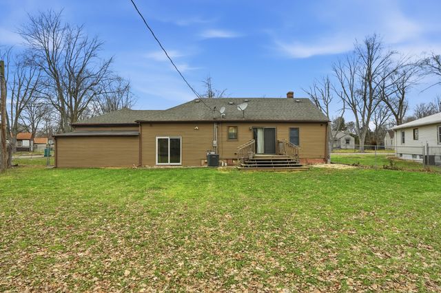 1107 W 62nd Place, Merrillville, IN 46410