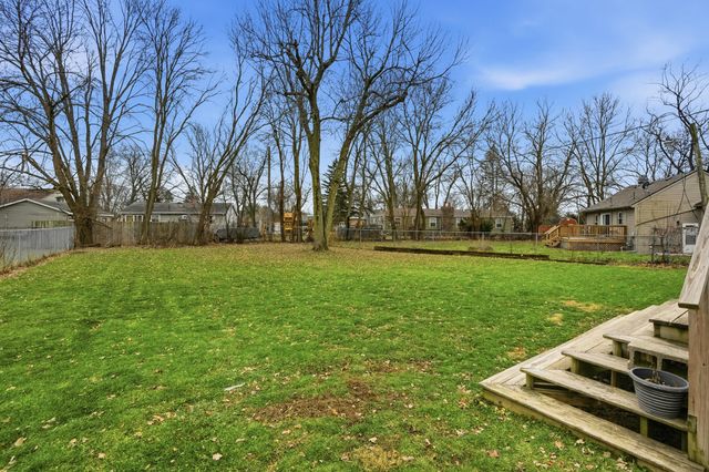 1107 W 62nd Place, Merrillville, IN 46410