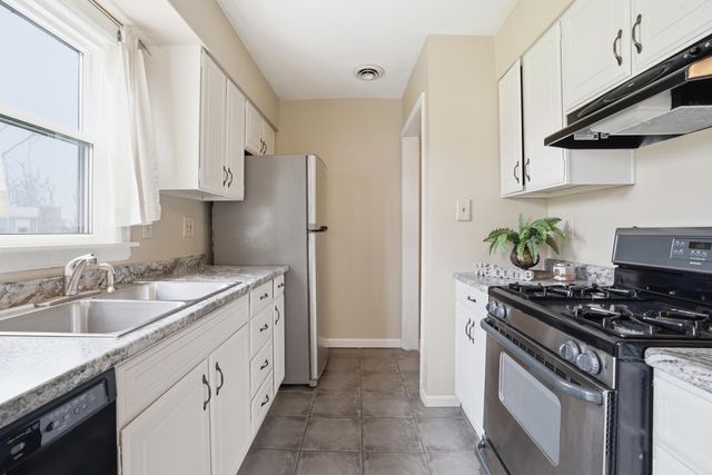 1107 W 62nd Place, Merrillville, IN 46410