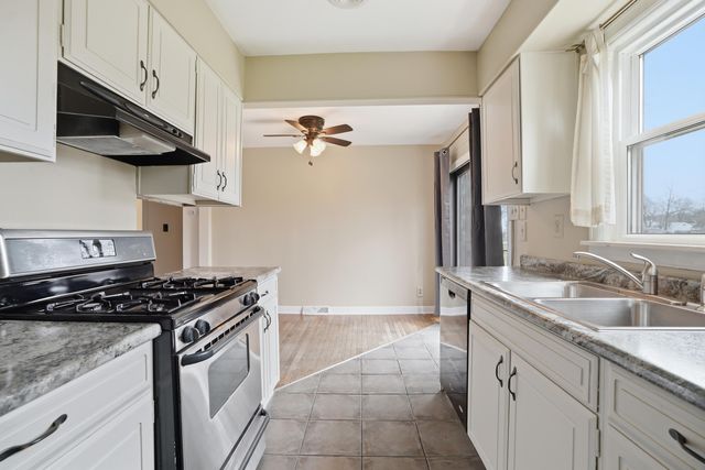 1107 W 62nd Place, Merrillville, IN 46410