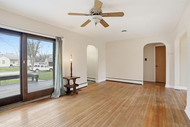 1107 W 62nd Place, Merrillville, IN 46410