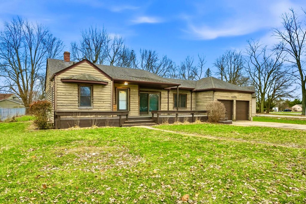 1107 W 62nd Place, Merrillville, IN 46410