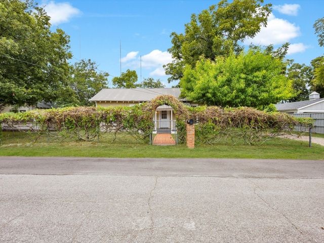 126 N Potter Street, Cedar Hill, TX 75104