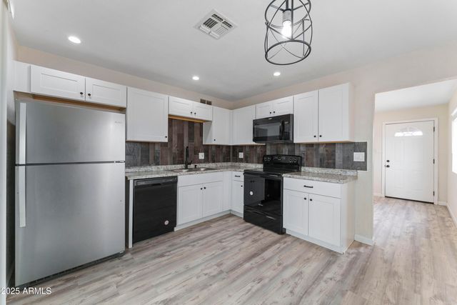 1723 N 42ND Street, Phoenix, AZ 85008