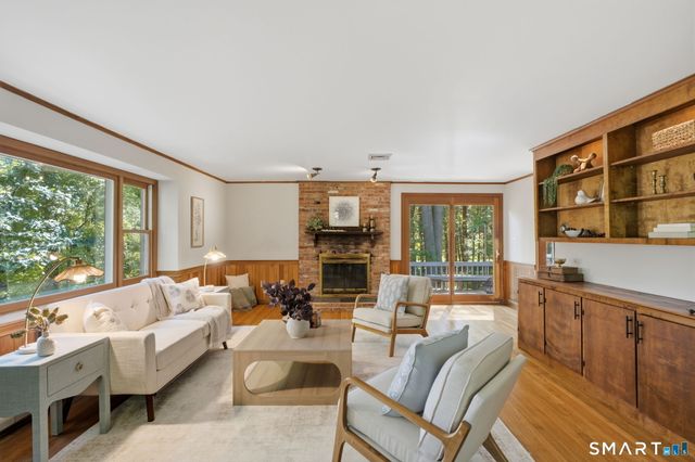 15 Sanctuary Drive, Simsbury, CT 06070