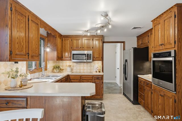 15 Sanctuary Drive, Simsbury, CT 06070