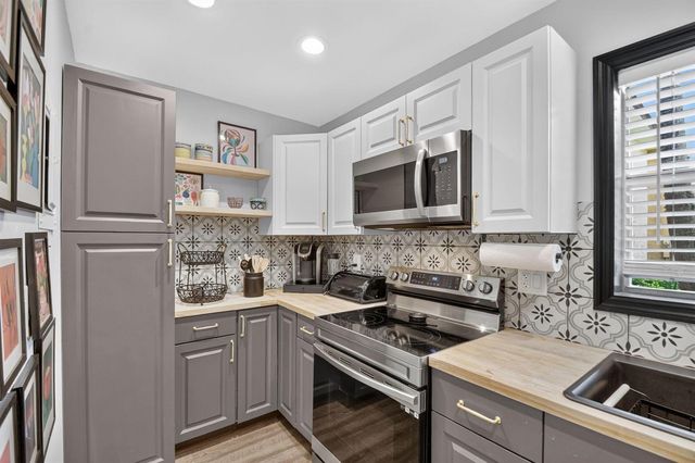 124 Lake Evelyn Drive, West Palm Beach, FL 33411