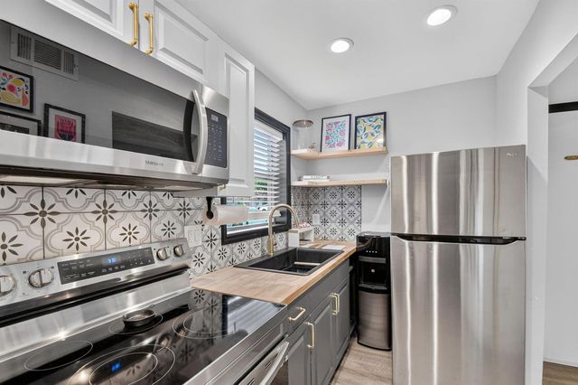 124 Lake Evelyn Drive, West Palm Beach, FL 33411