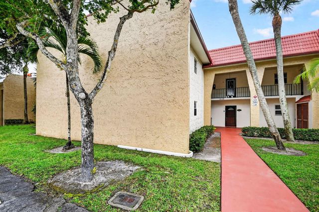 124 Lake Evelyn Drive, West Palm Beach, FL 33411