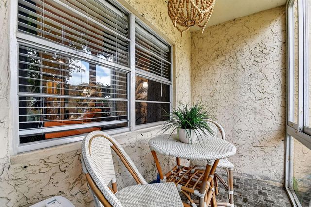 124 Lake Evelyn Drive, West Palm Beach, FL 33411