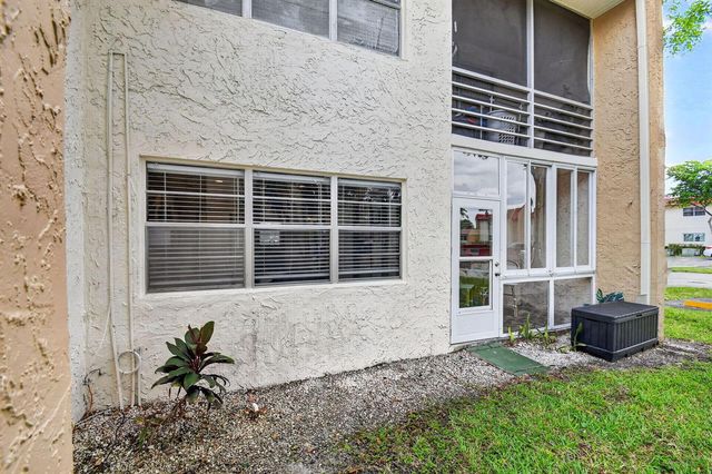124 Lake Evelyn Drive, West Palm Beach, FL 33411