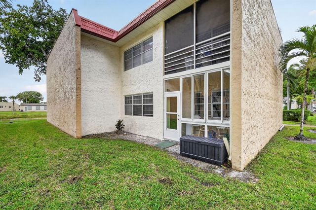 124 Lake Evelyn Drive, West Palm Beach, FL 33411