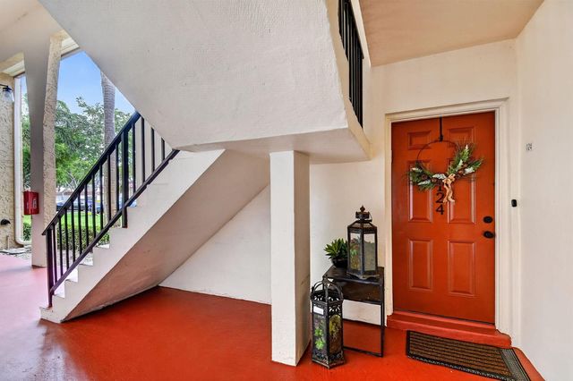 124 Lake Evelyn Drive, West Palm Beach, FL 33411