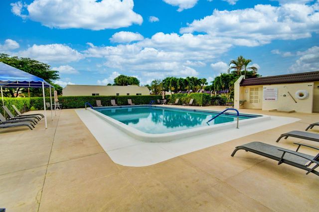 124 Lake Evelyn Drive, West Palm Beach, FL 33411