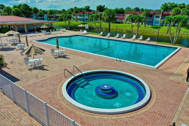 124 Lake Evelyn Drive, West Palm Beach, FL 33411