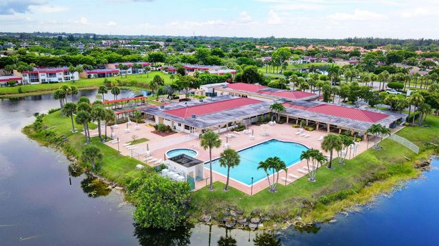 124 Lake Evelyn Drive, West Palm Beach, FL 33411