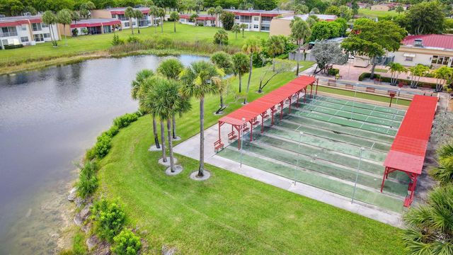 124 Lake Evelyn Drive, West Palm Beach, FL 33411