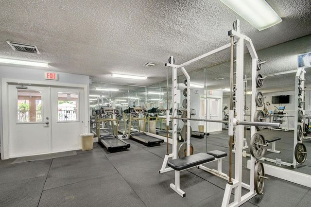 124 Lake Evelyn Drive, West Palm Beach, FL 33411