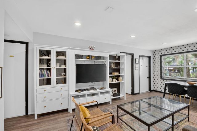 124 Lake Evelyn Drive, West Palm Beach, FL 33411