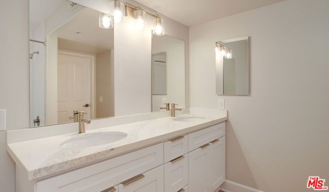 5553 W 6th Street 2-412, Los Angeles, CA 90036