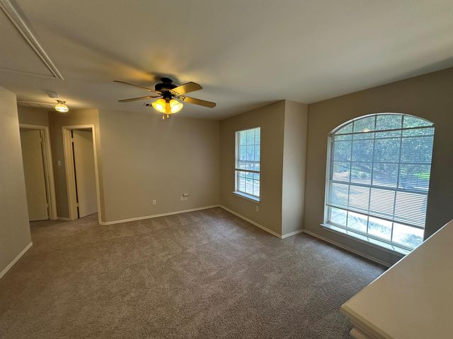 1917 White Oak CIR, Round Rock, TX 78681