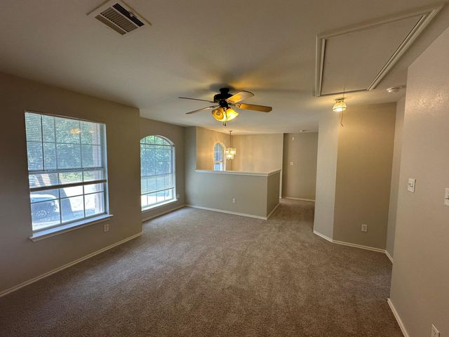 1917 White Oak CIR, Round Rock, TX 78681