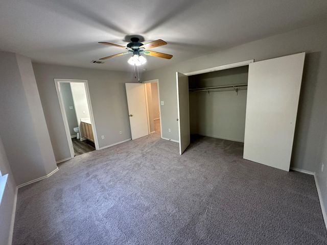 1917 White Oak CIR, Round Rock, TX 78681