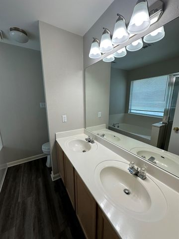 1917 White Oak CIR, Round Rock, TX 78681