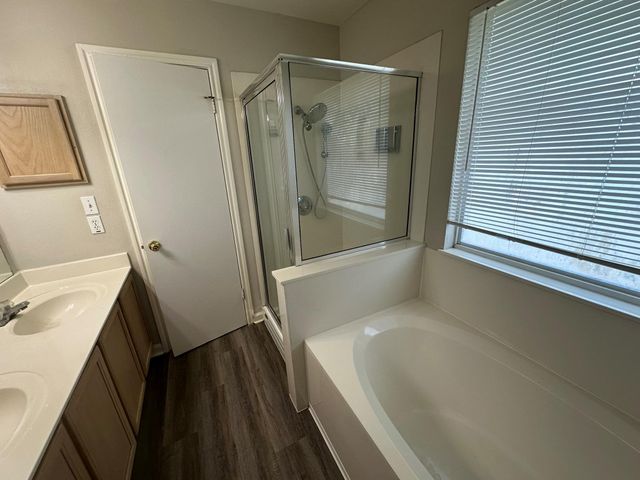 1917 White Oak CIR, Round Rock, TX 78681